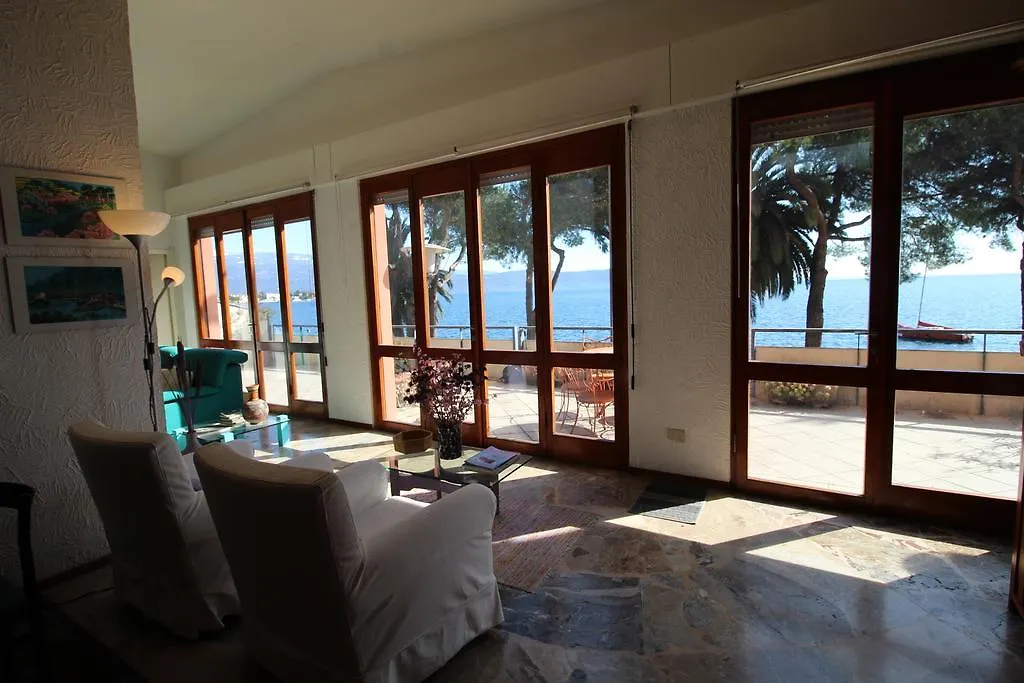 Appartamento Fronte Lago - Toscolano Maderno 0*,  Italy