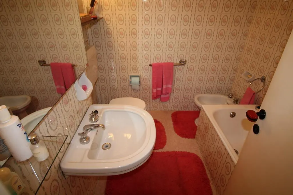 Appartamento Fronte Lago - Toscolano Maderno 0*,  Italy